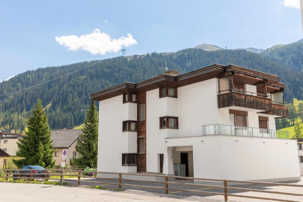 Agrimonia - Moebilierte Ferienwohnung Mit Balkon ดาวอส ภายนอก รูปภาพ